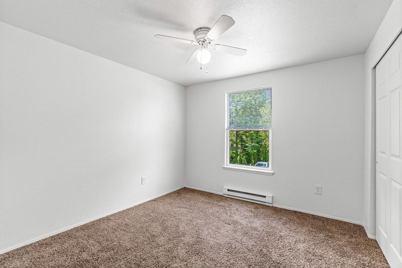 Eastway Circle Apartments - Photo 7 of 21