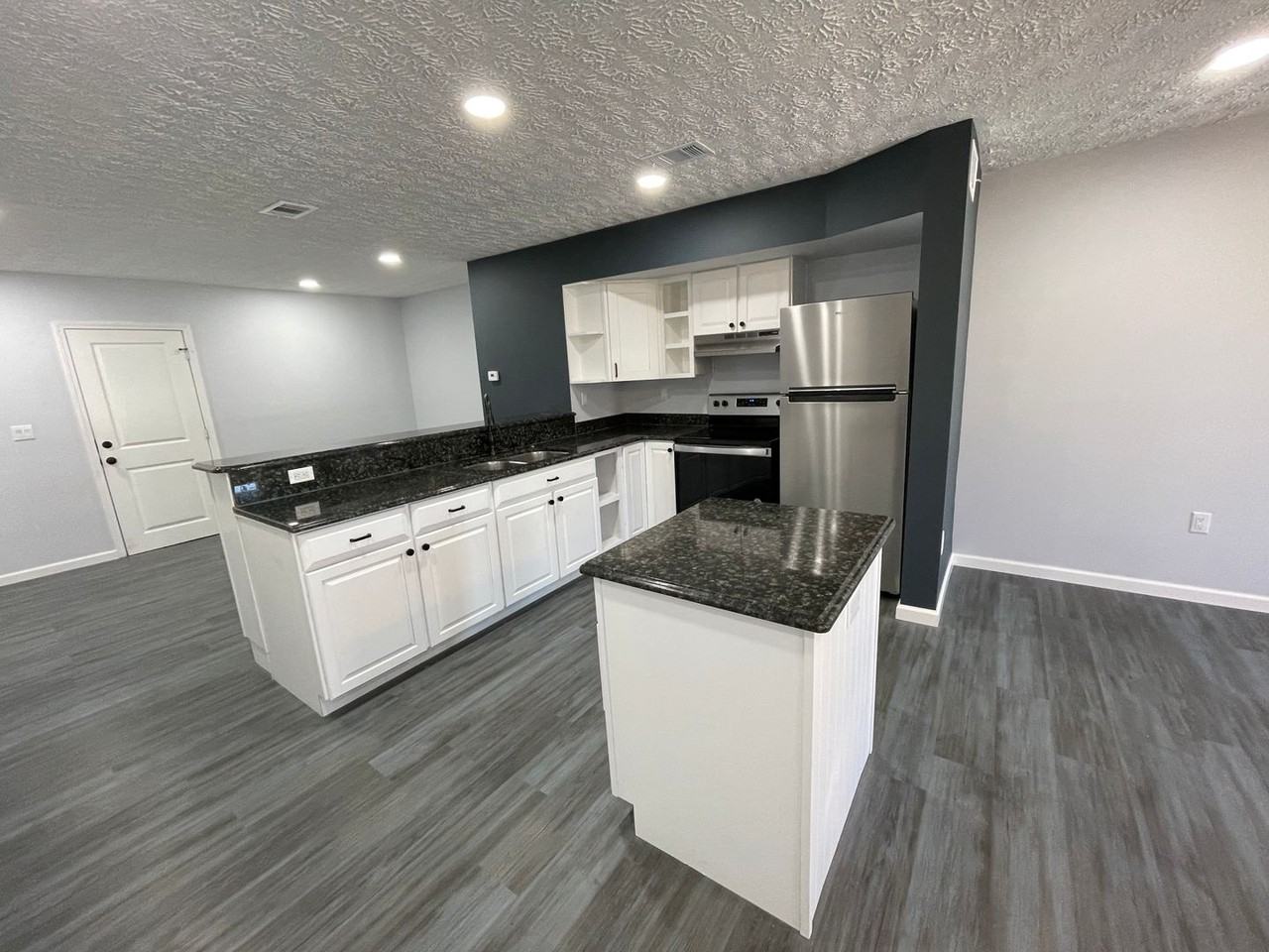 112 Parker Village Cir - Photo 2 of 24