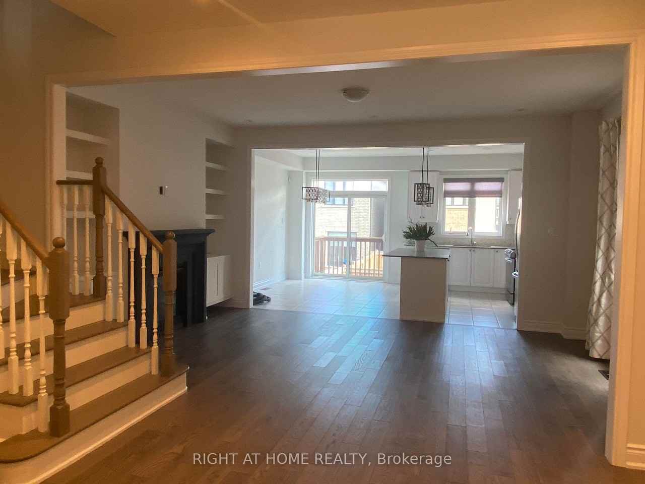 214 Cranbrook Crescent #None - Photo 2 of 6