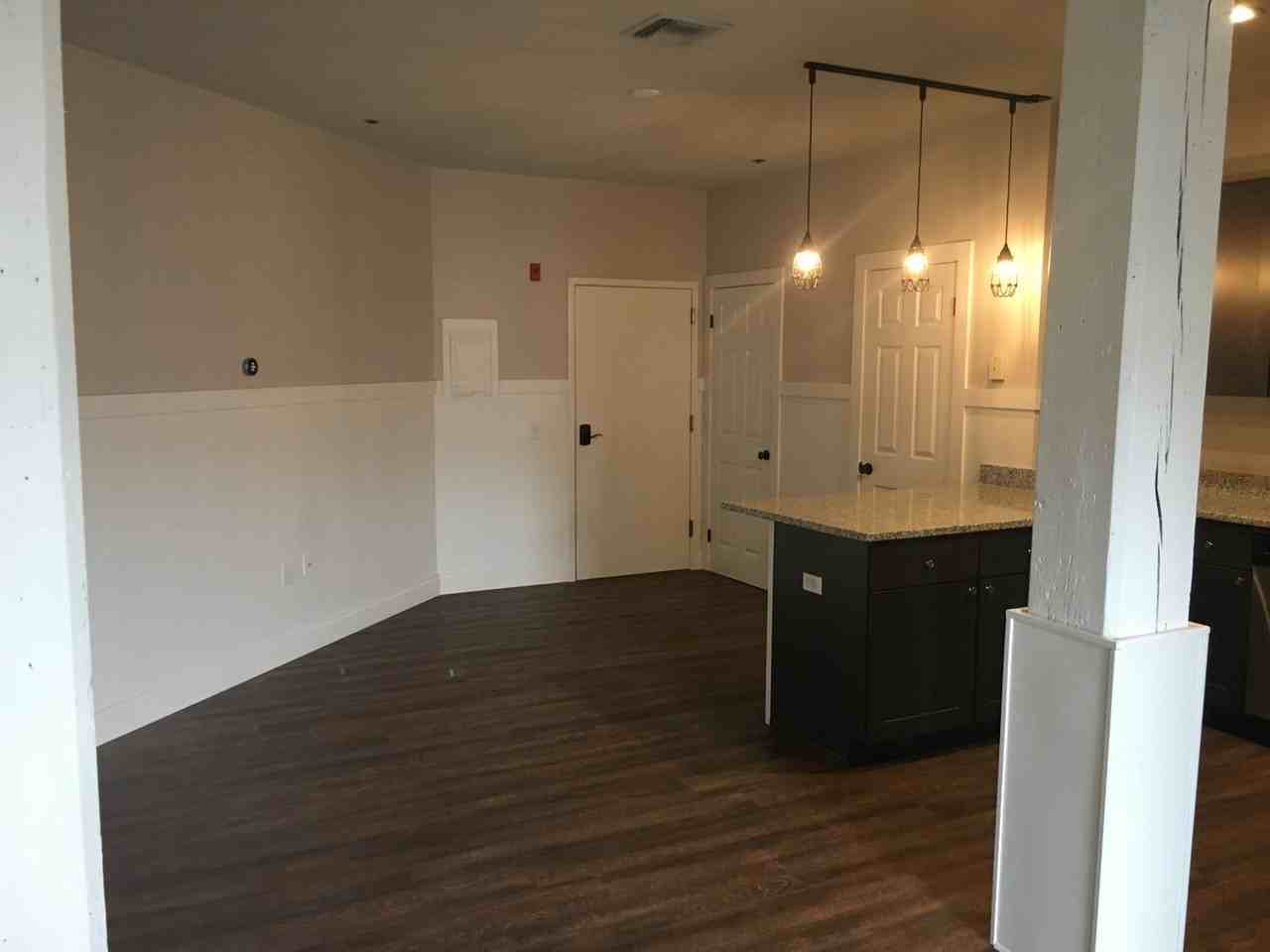 238 N George St - Photo 4 of 9