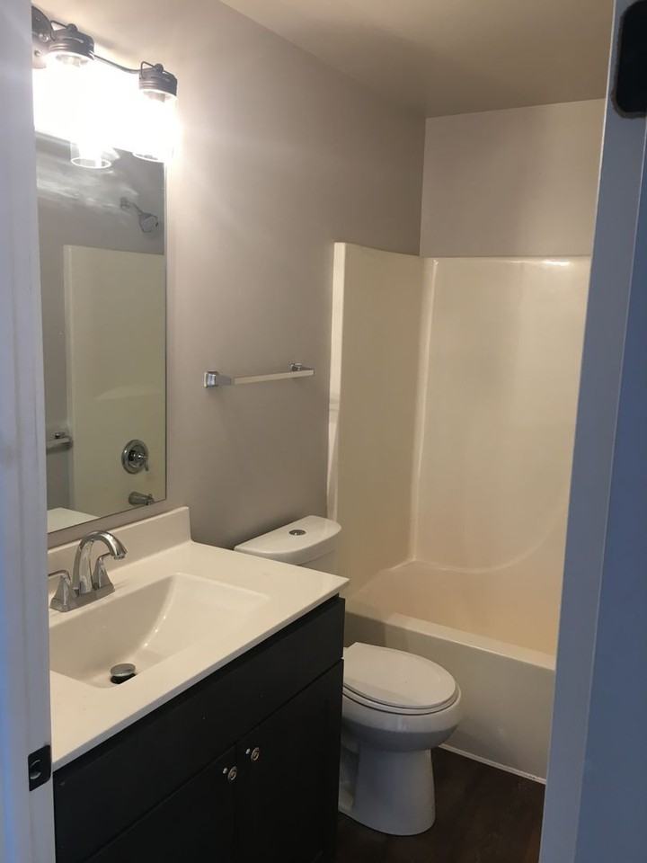 238 N George St - Photo 5 of 9