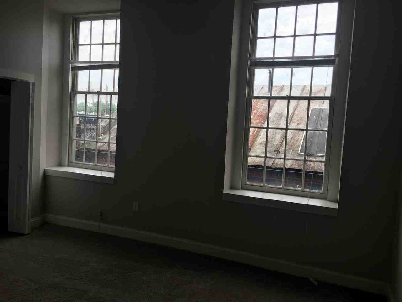 238 N George St - Photo 6 of 9