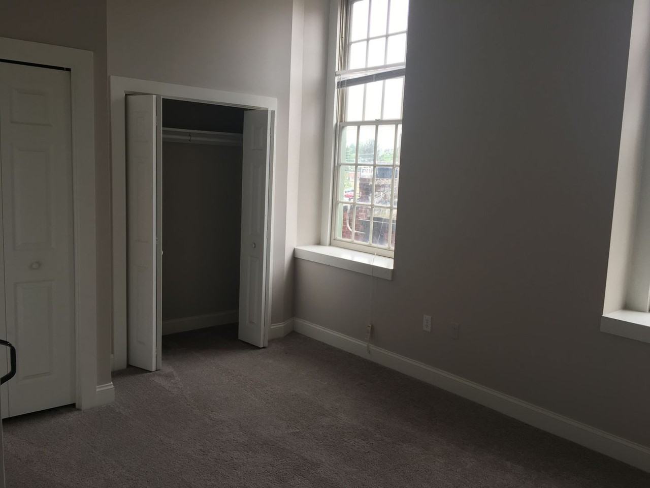 238 N George St - Photo 7 of 9