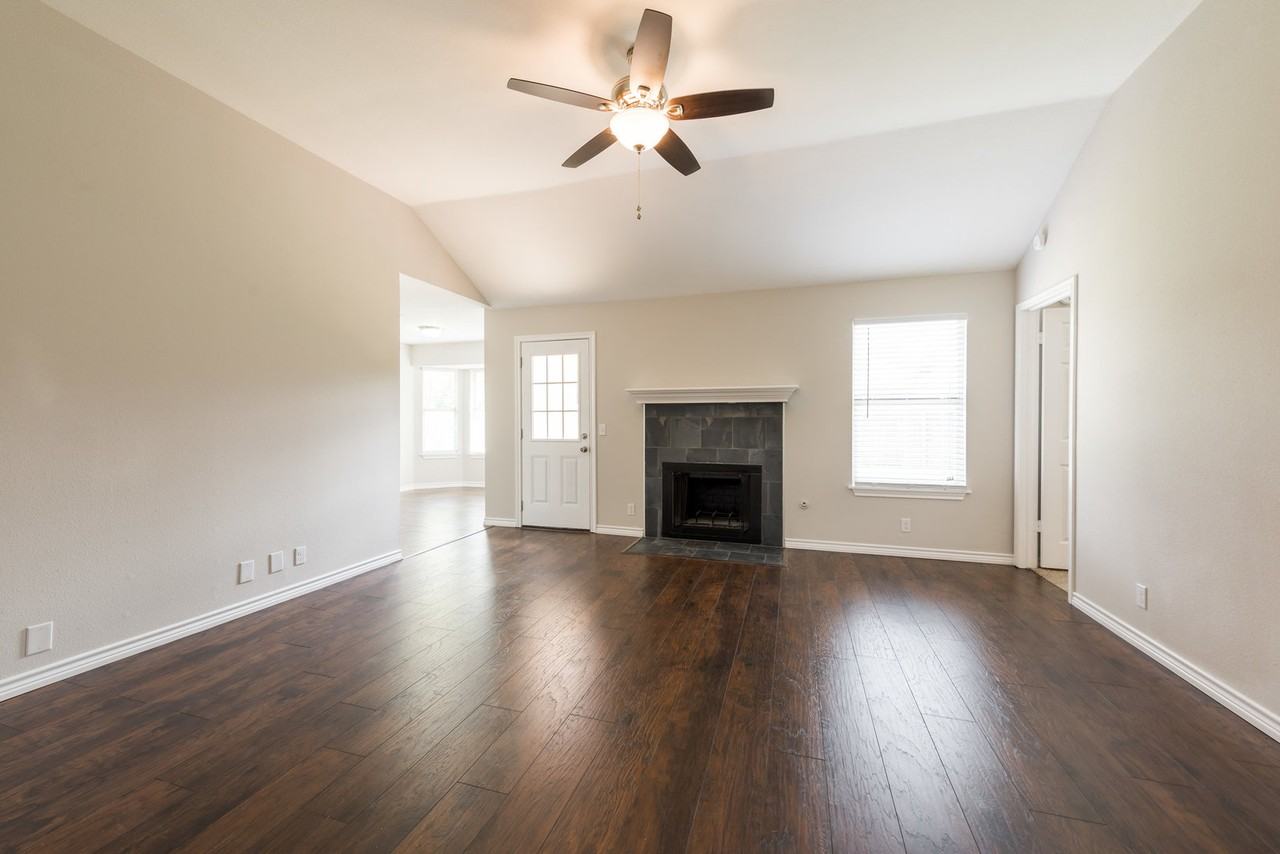 5703 Teri Rd - Photo 3 of 17