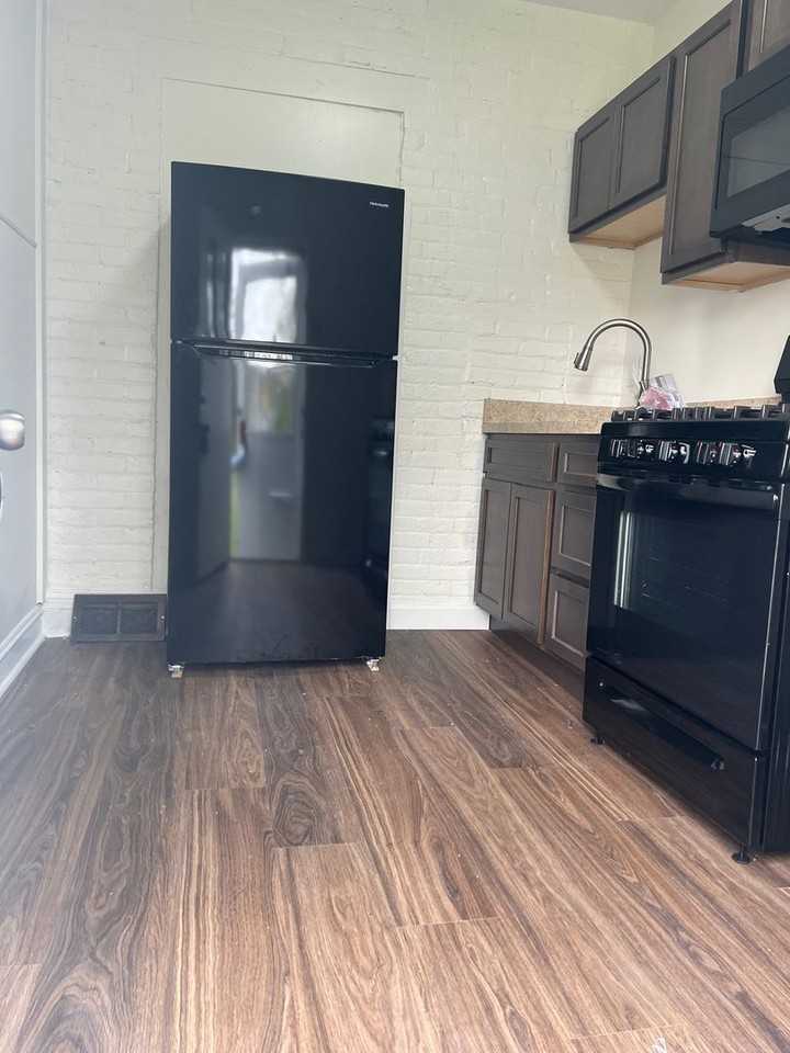 326 East Broad Street - Photo 3 of 13