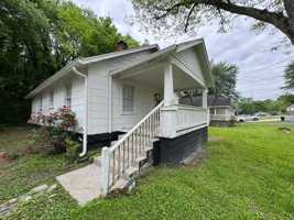 featured image of 102 Earl Ln Ne