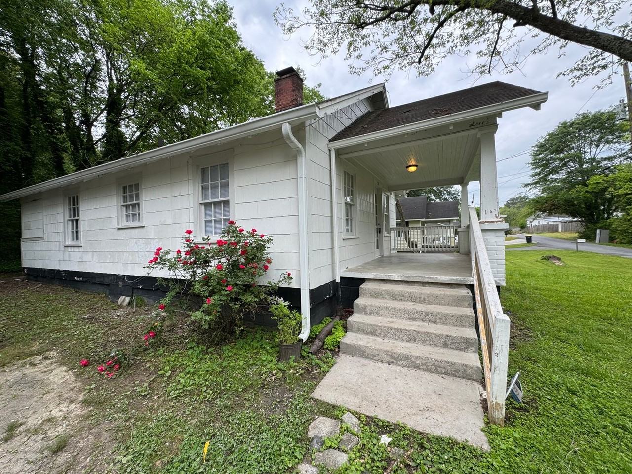 102 Earl Ln Ne - Photo 2 of 20