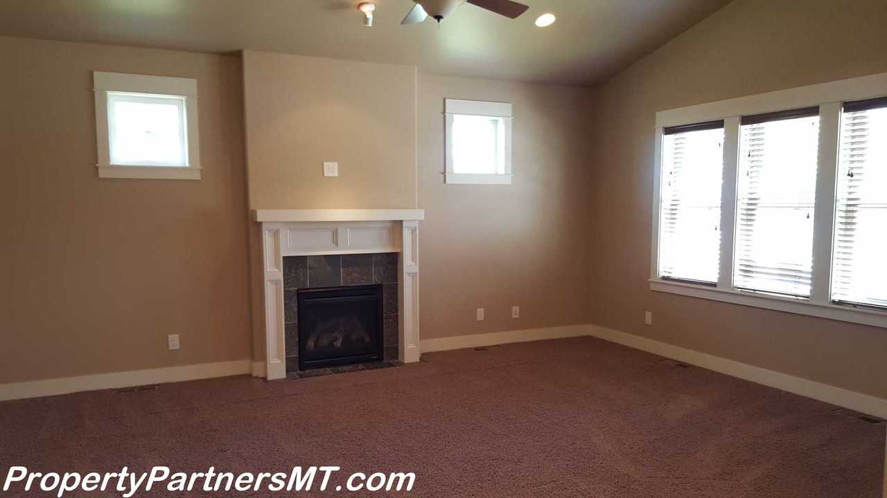 3157 Spring Ridge Dr - Photo 2 of 10