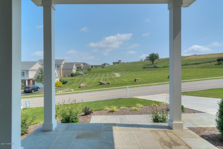 604 Willard Dr - Photo 2 of 12