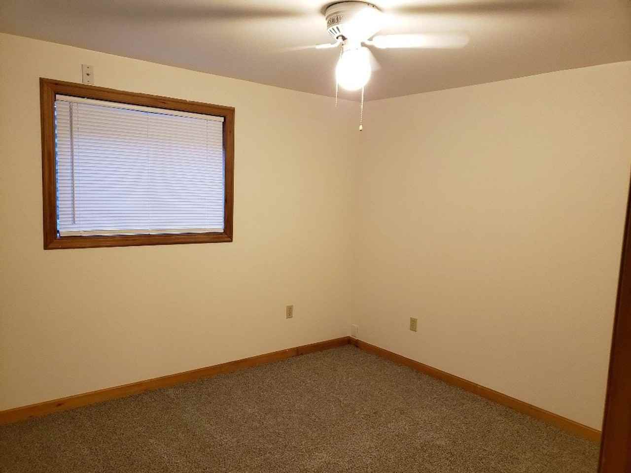 2212 Glenwood Cir - Photo 6 of 28