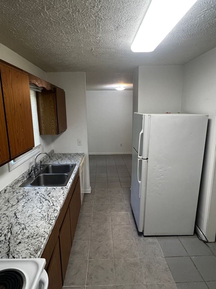 312 N Linwood Ave - Photo 2 of 8