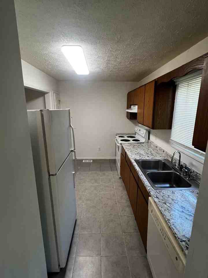 312 N Linwood Ave - Photo 3 of 8