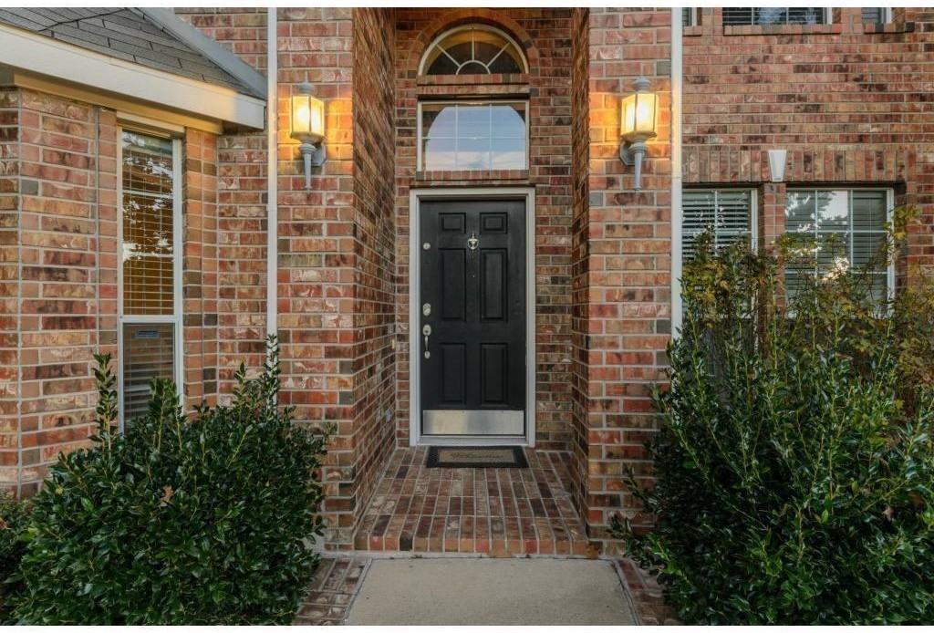 1402 Vineyard Dr - Photo 2 of 29