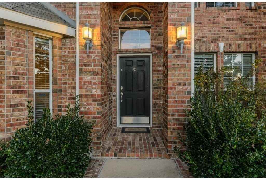 1402 Vineyard Dr - Photo 3 of 29