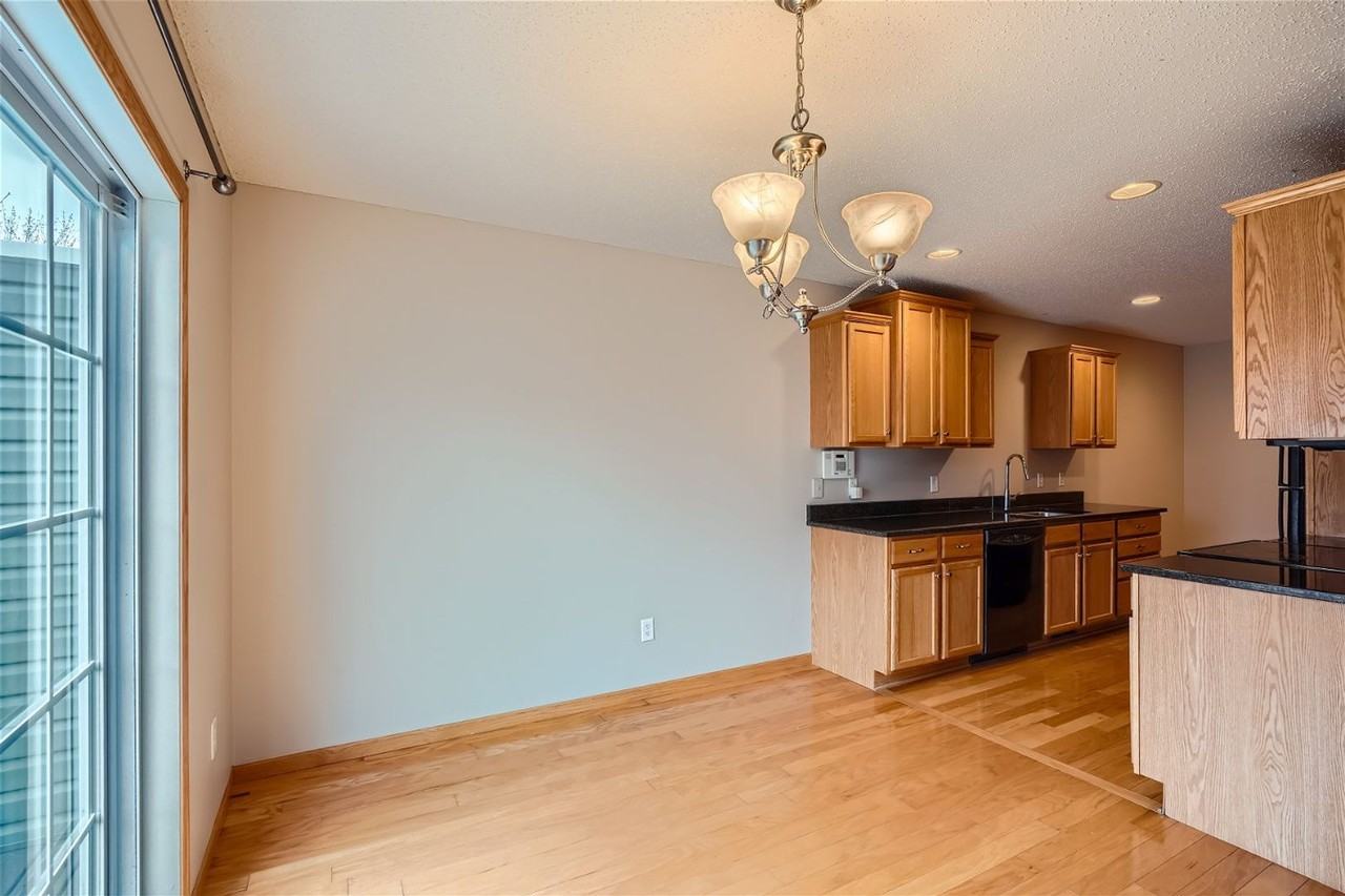 3019 Cutters Grove Ave - Photo 3 of 11
