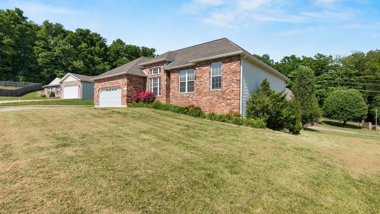 4908 Parkside Ct - Photo 3 of 29