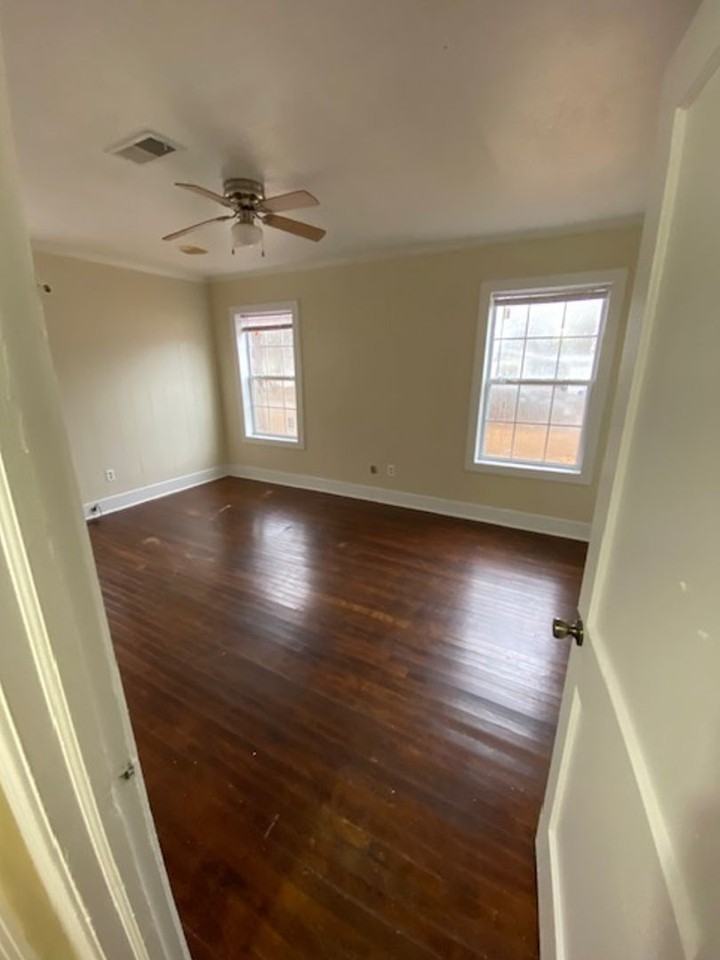 607 Deering St - Photo 3 of 11