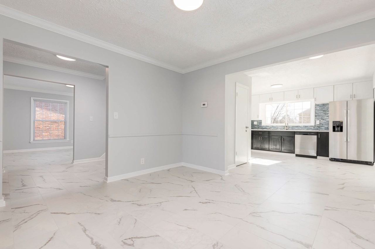 10112 Radford Rd - Photo 3 of 44