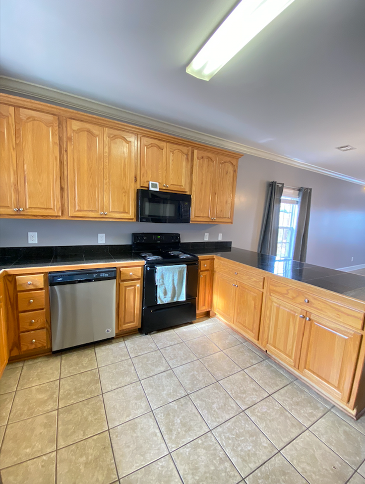 741 Meagan Ln - Photo 4 of 9