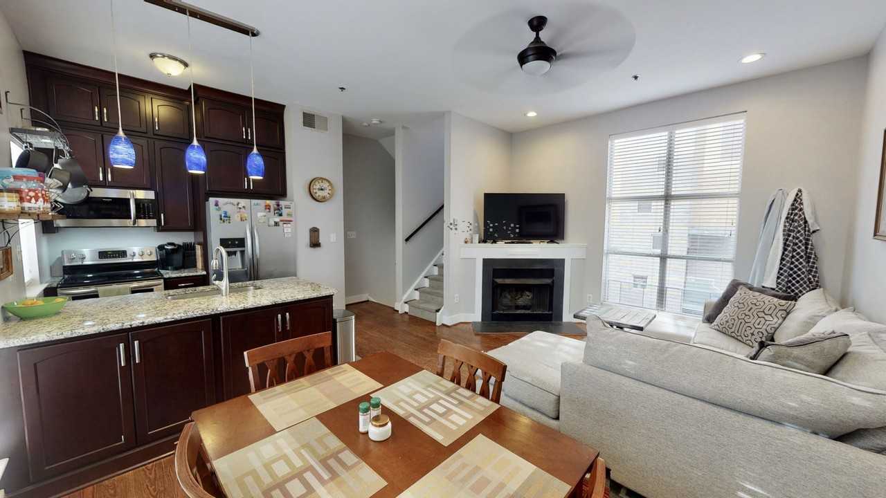 2061 Atherton Heights Ln - Photo 3 of 20