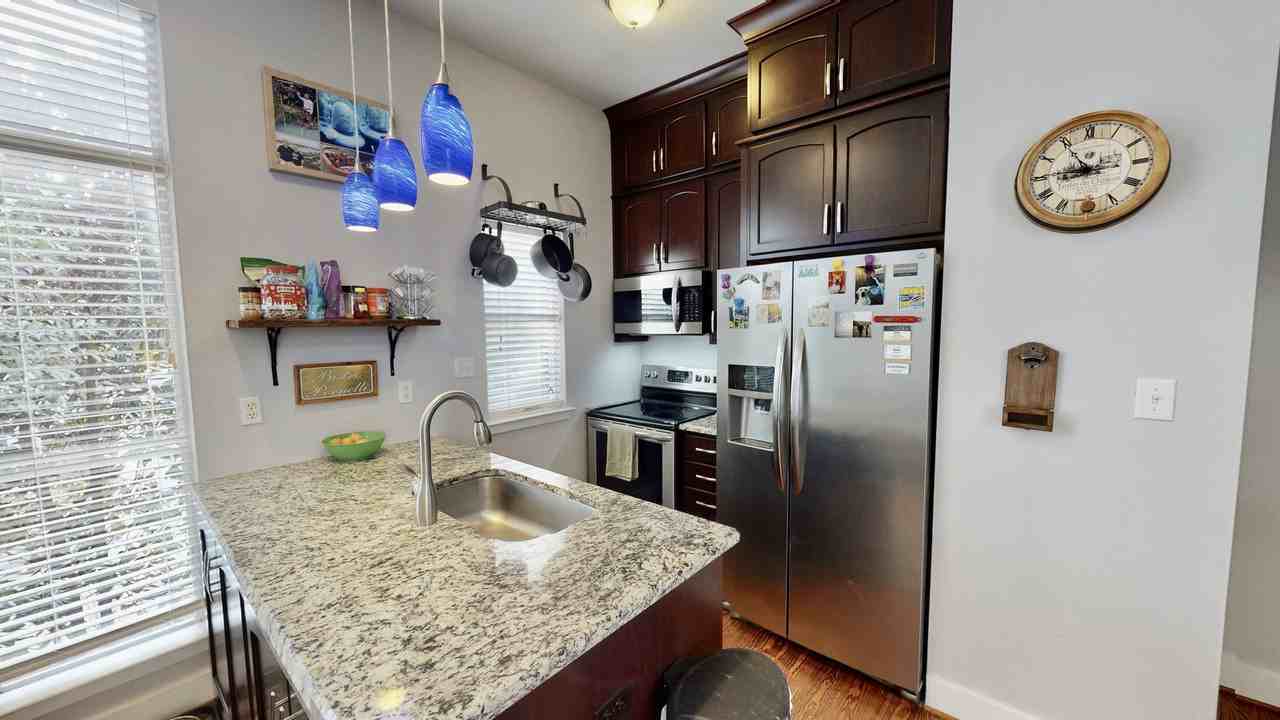 2061 Atherton Heights Ln - Photo 5 of 20