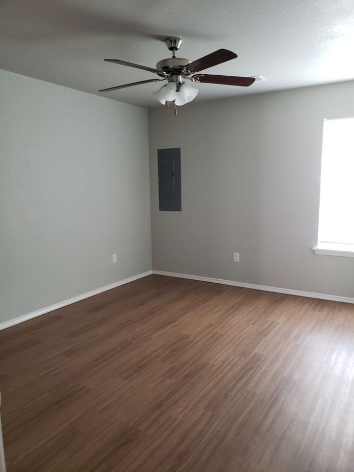 2101 Ingalls Ln - Photo 7 of 8