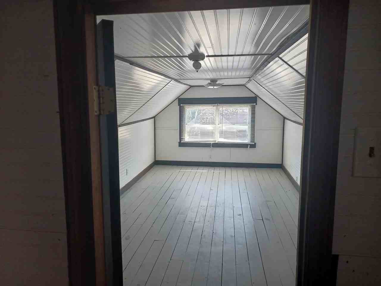 2203 Rowan St - Photo 7 of 11