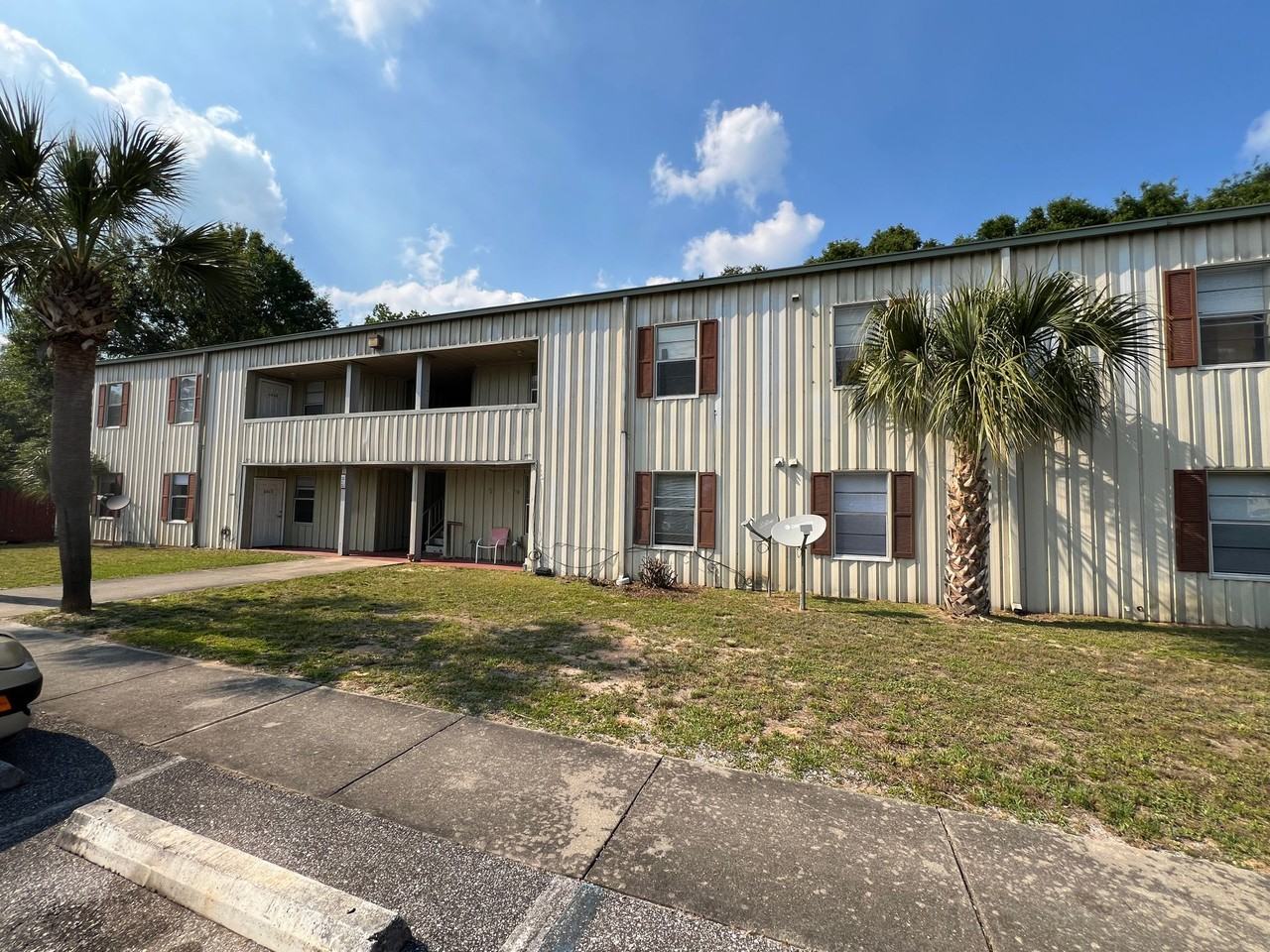 Willow Tree Apartments - Photo 3 of 5