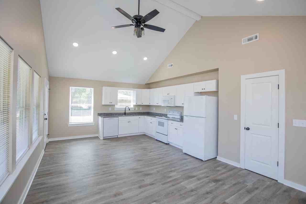 8271 Elm Ln - Photo 2 of 14