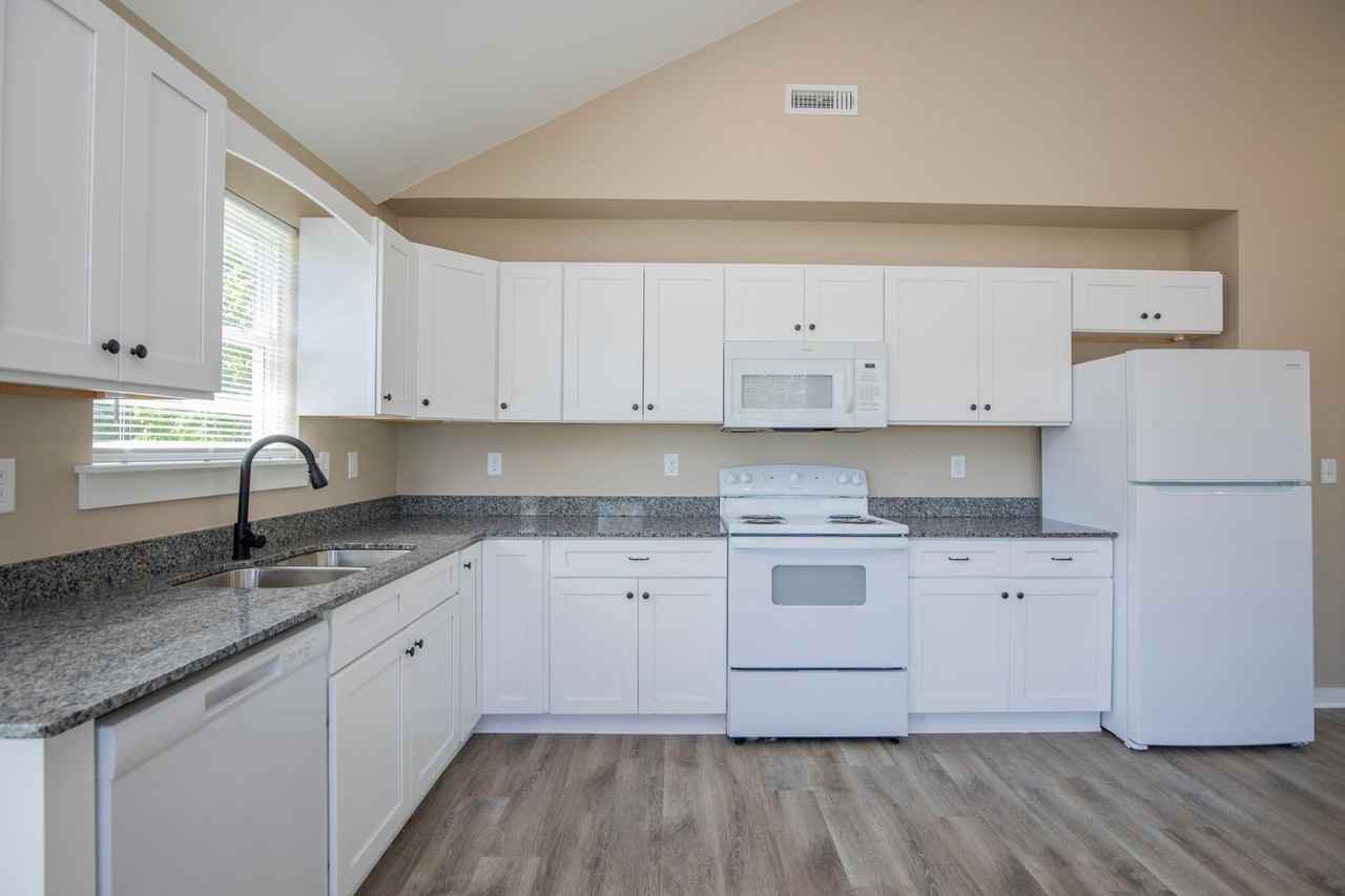 8271 Elm Ln - Photo 3 of 14