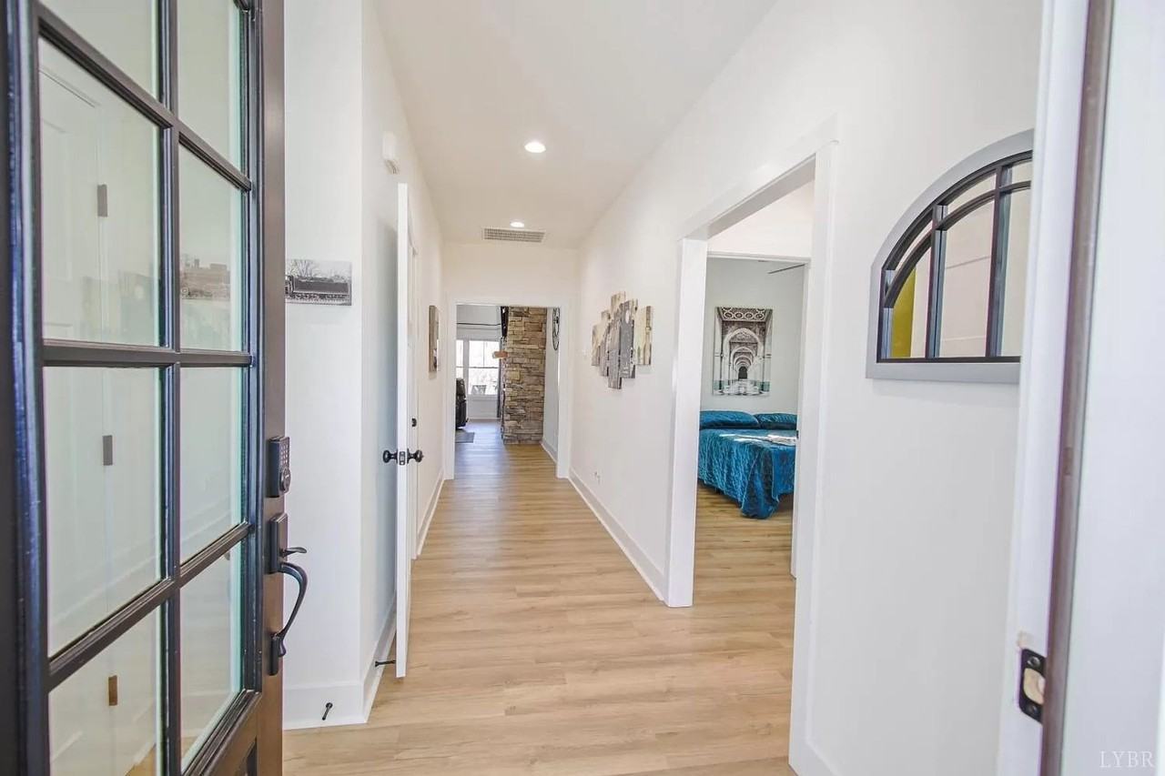 114 Waughs Lndg - Photo 3 of 28