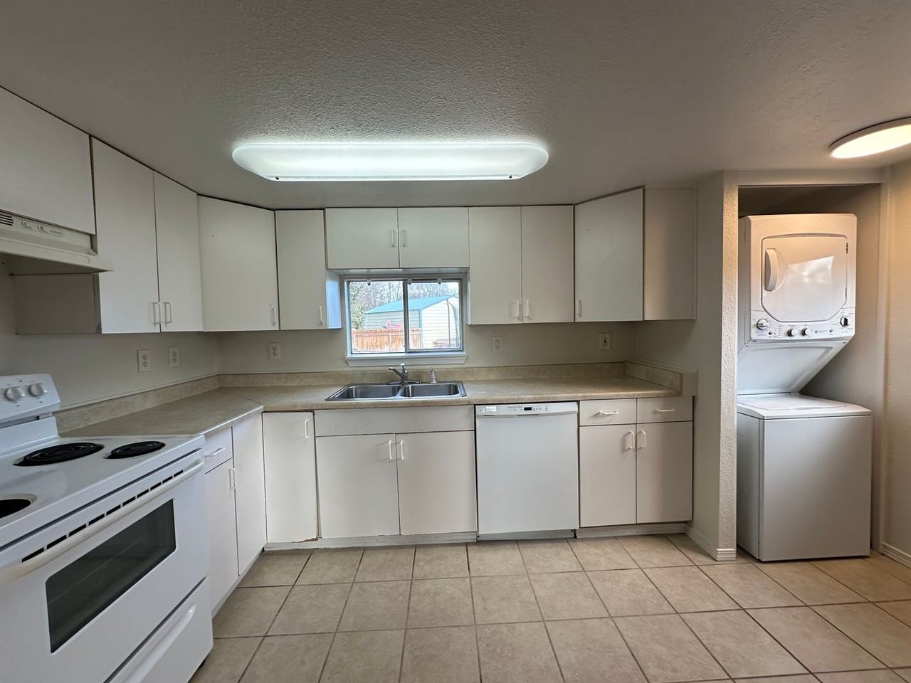 809 Willard Ave - Photo 4 of 14