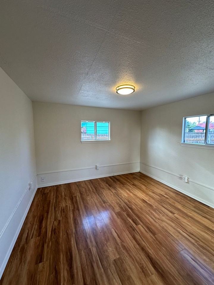 809 Willard Ave - Photo 6 of 14