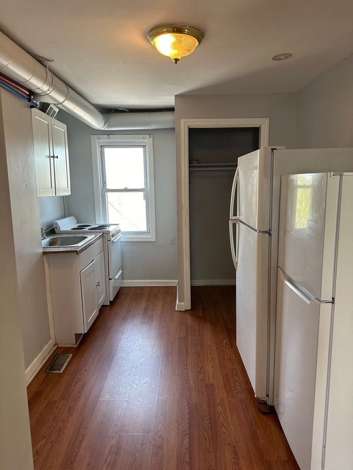 2404 N Charles Street - Photo 3 of 5