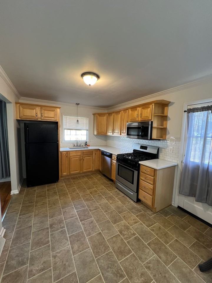 427 W Marion St - Photo 5 of 30