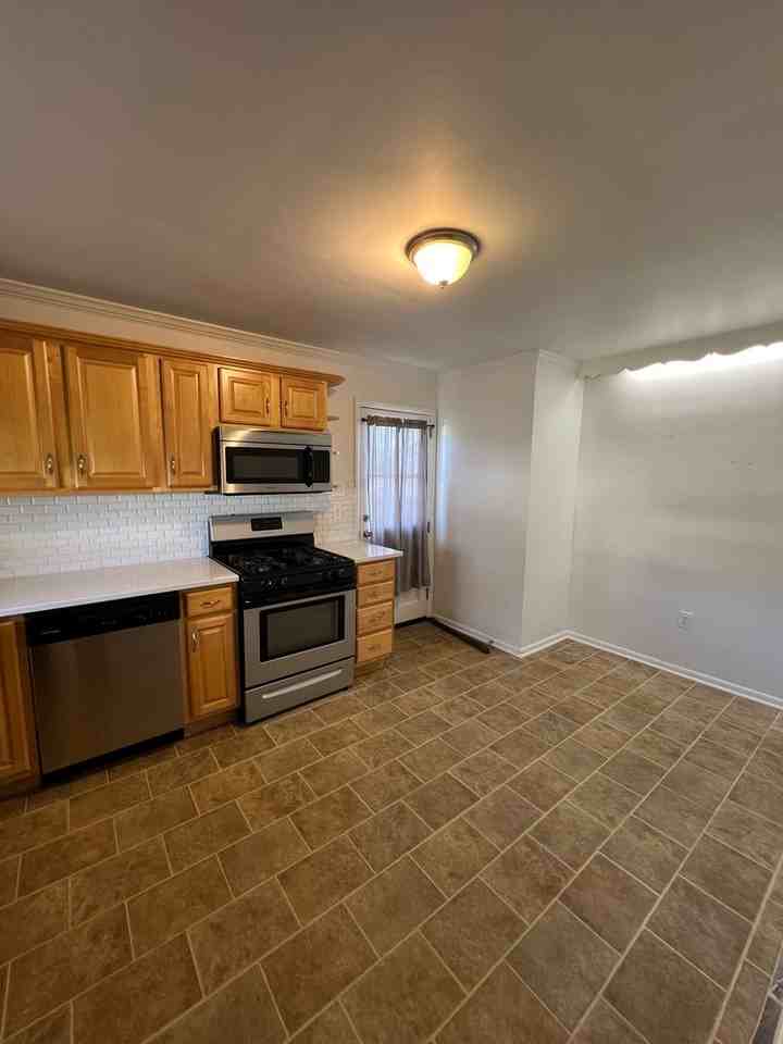 427 W Marion St - Photo 6 of 30