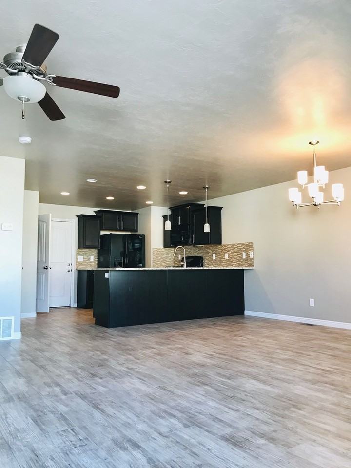 1385 W Bridal Veil Dr - Photo 3 of 21