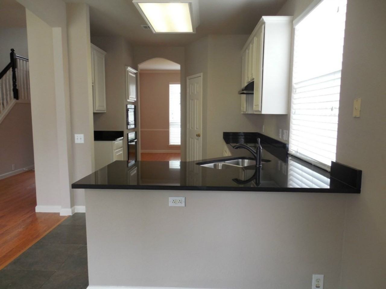 2709 Dunbar Dr - Photo 4 of 15