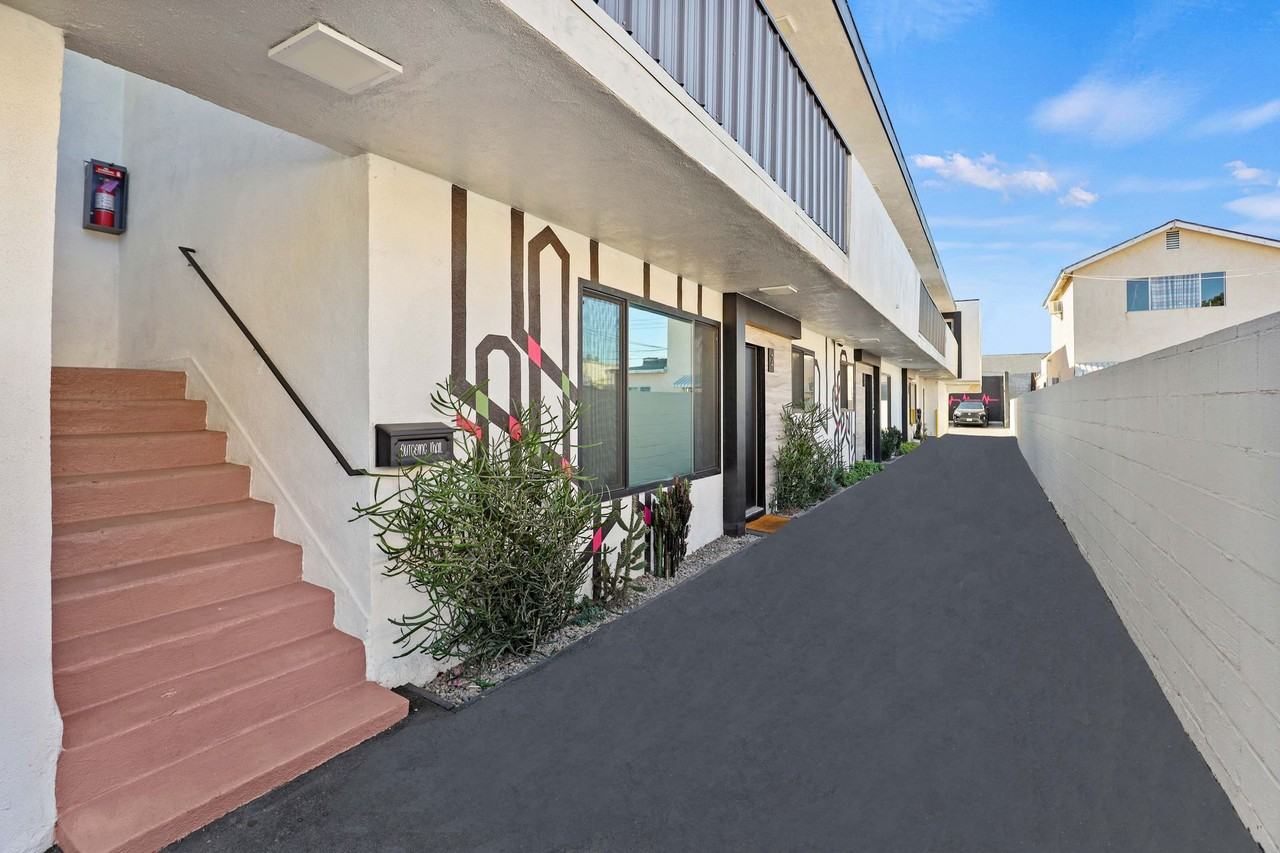 955 N Oxford Avenue - Photo 4 of 28