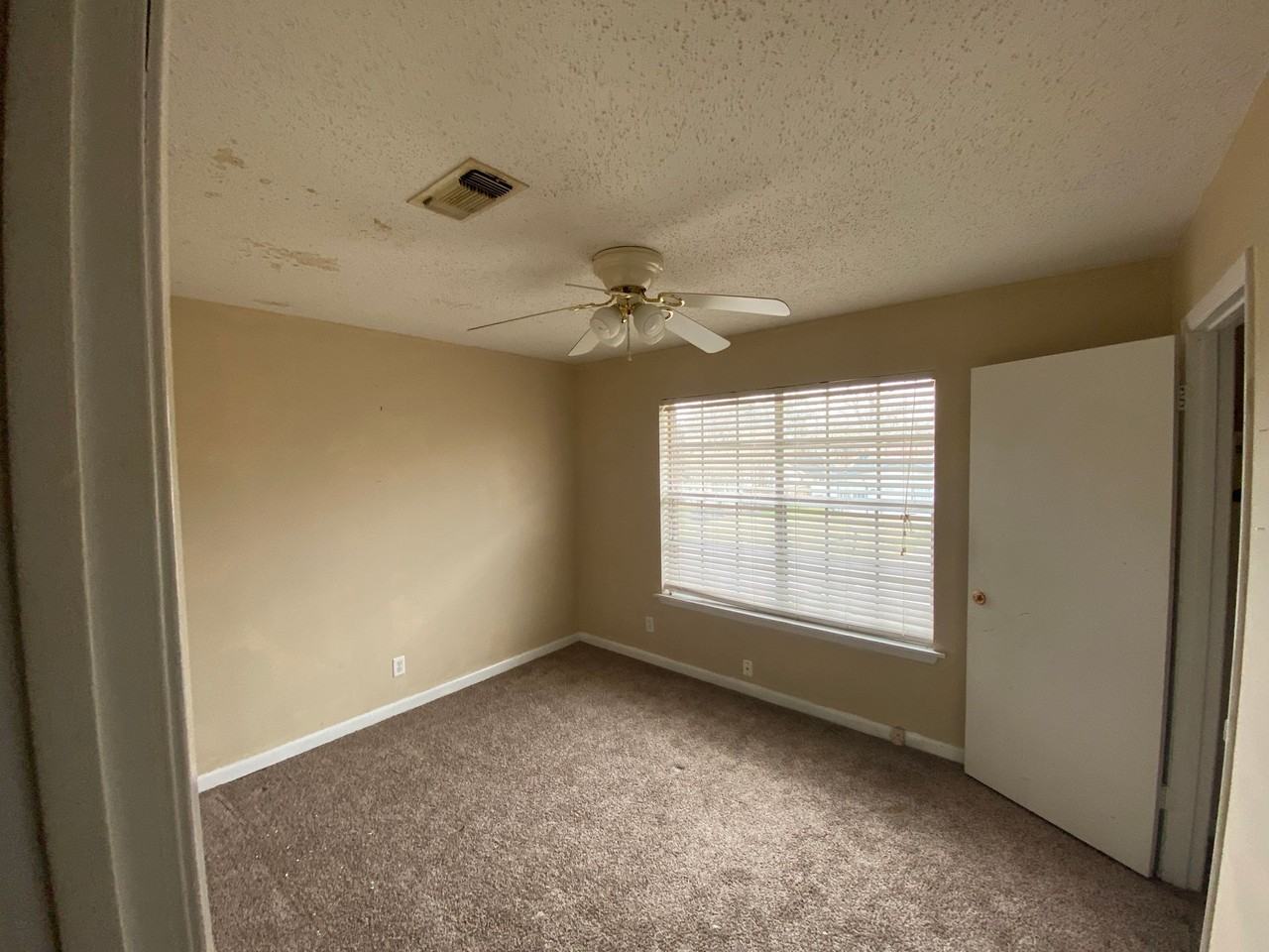 Park Row 100 - Photo 2 of 3