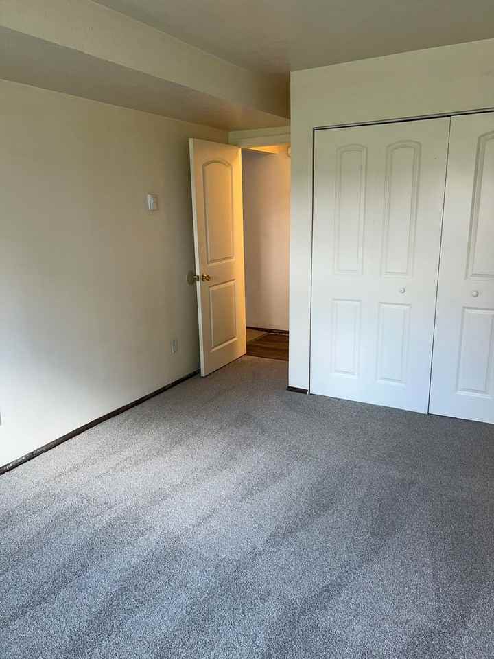 Highland's Apartments - Photo 6 of 9