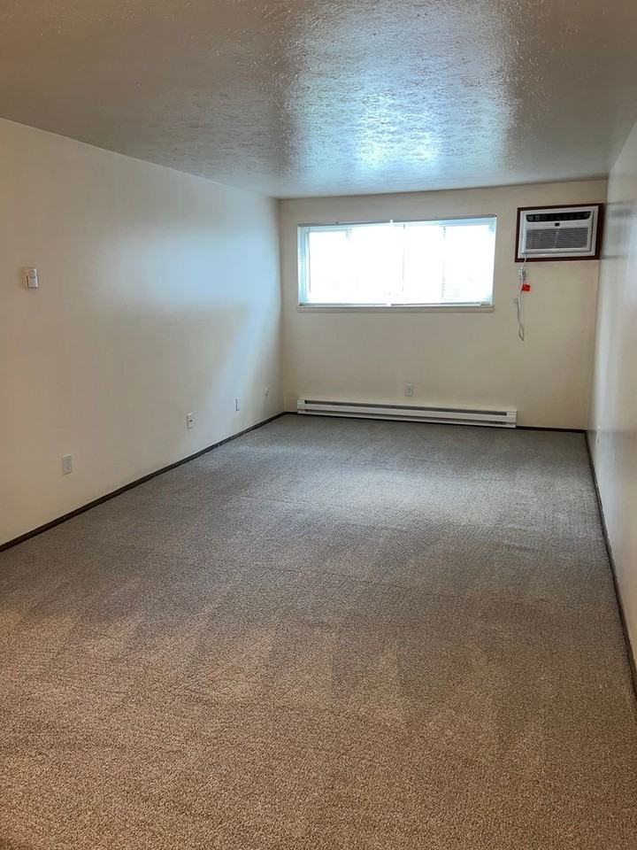 Highland's Apartments - Photo 2 of 9