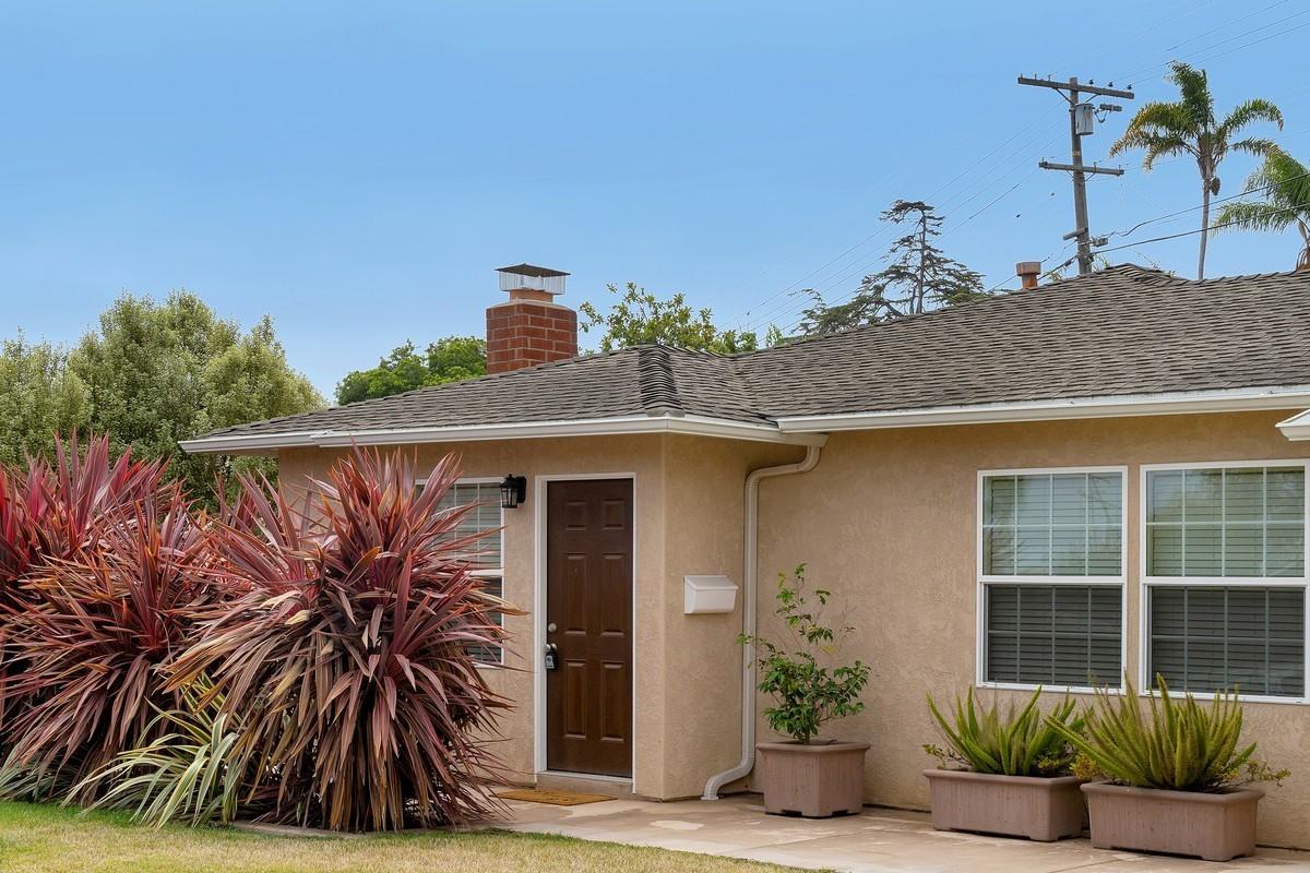 3709 Oleander Dr - Photo 3 of 15