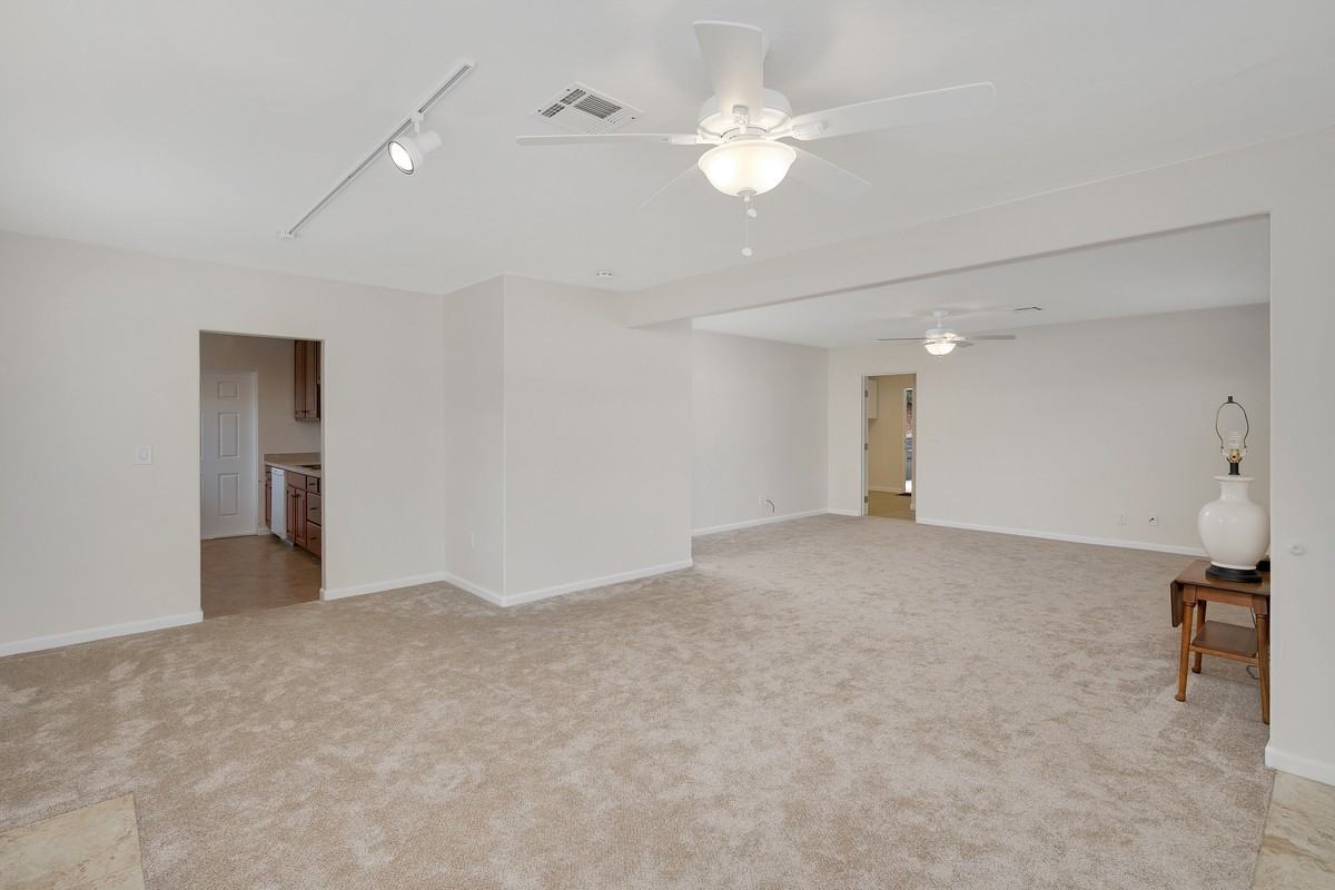 3709 Oleander Dr - Photo 4 of 15