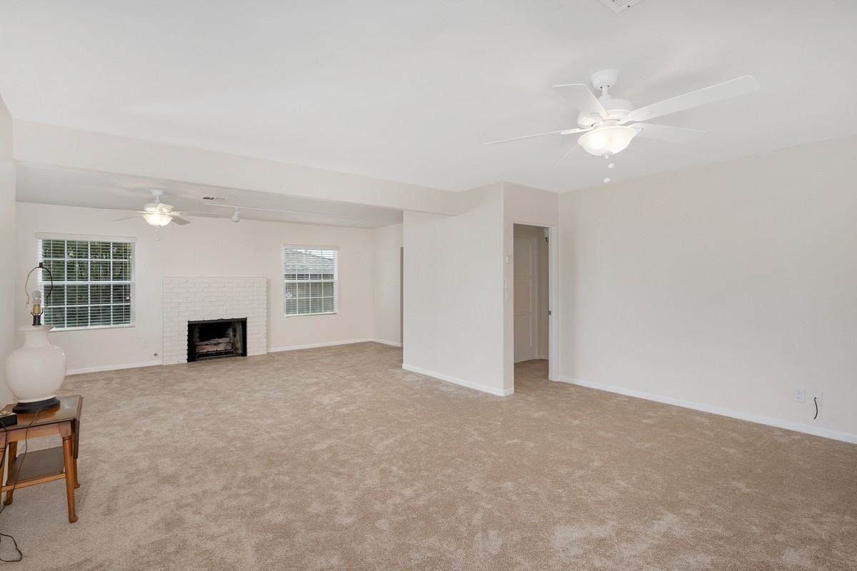 3709 Oleander Dr - Photo 6 of 15