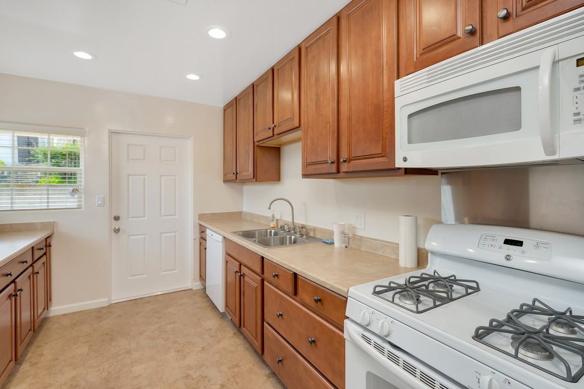 3709 Oleander Dr - Photo 7 of 15