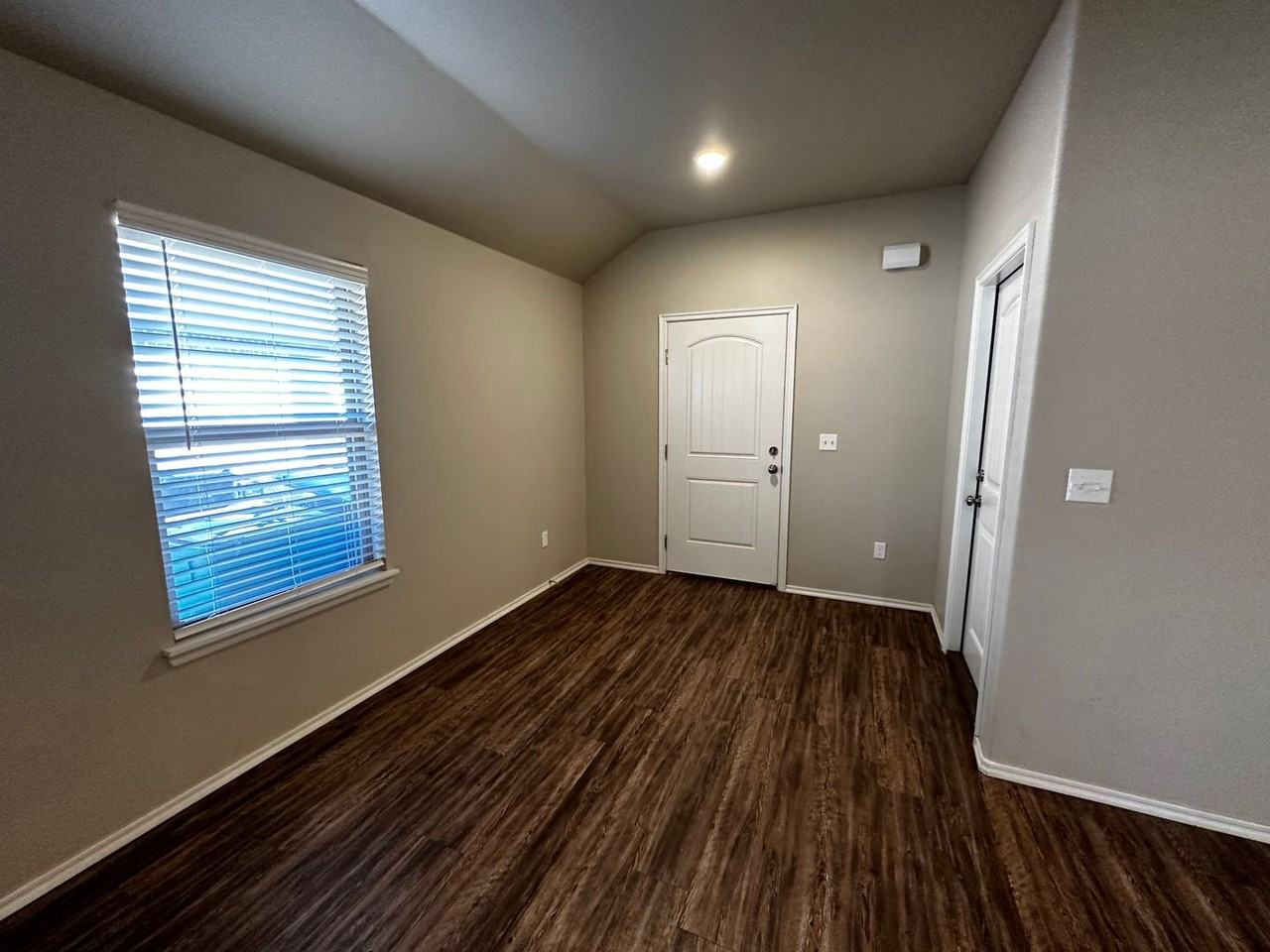 10918 Nw 119th St - Photo 3 of 28
