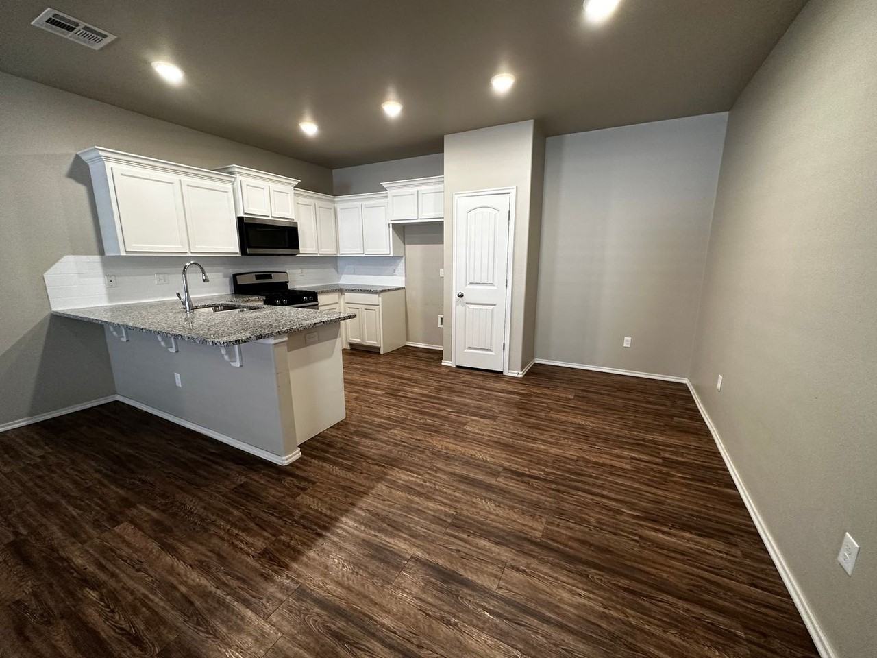 10918 Nw 119th St - Photo 7 of 28