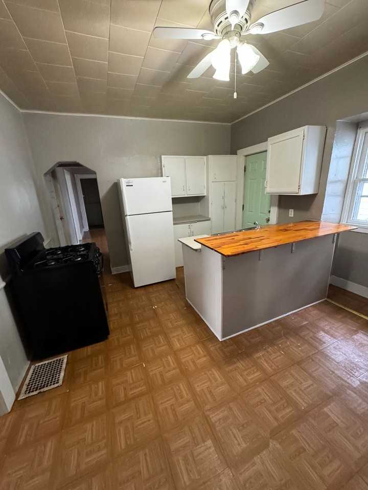 2011 Pauline St - Photo 3 of 10