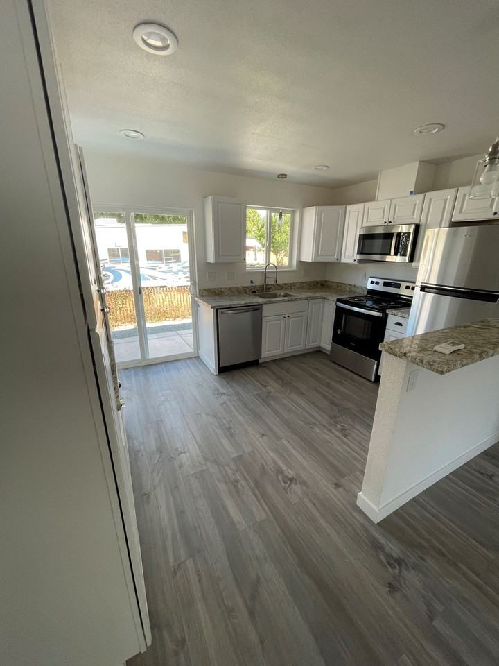 Brand new Apartment in Riddle - Photo 4 of 16